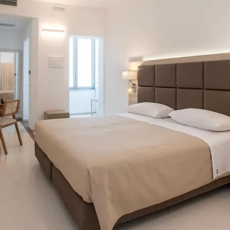 ホテル アルバニア